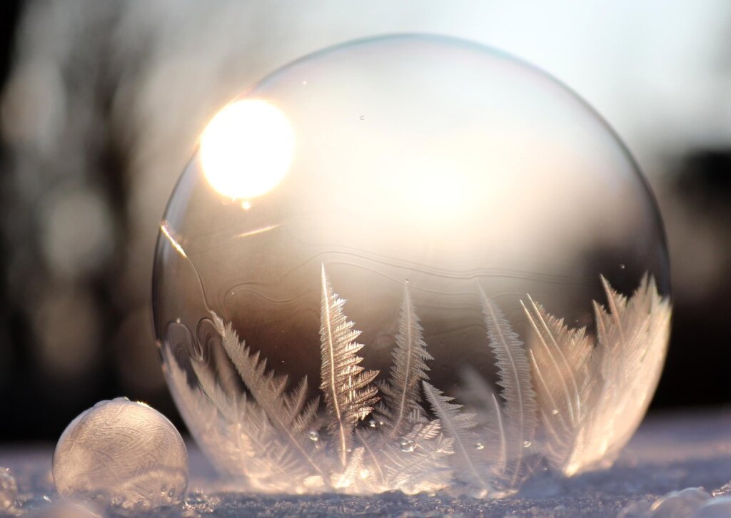bubble wrap applied on Korean apartment window winter insulation