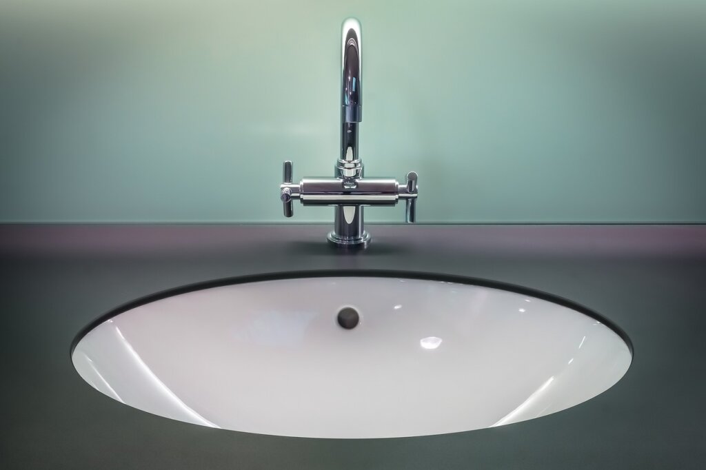 bathroom faucet types comparison single handle and double handle