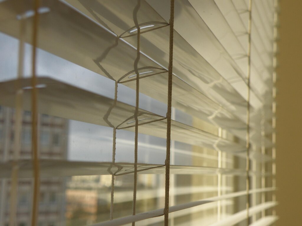 microfiber cleaning glove wiping venetian blind slats